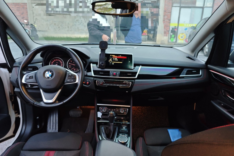 宝马2系多功能旅行车 2015款 218i 运动设计套装中控内饰7002