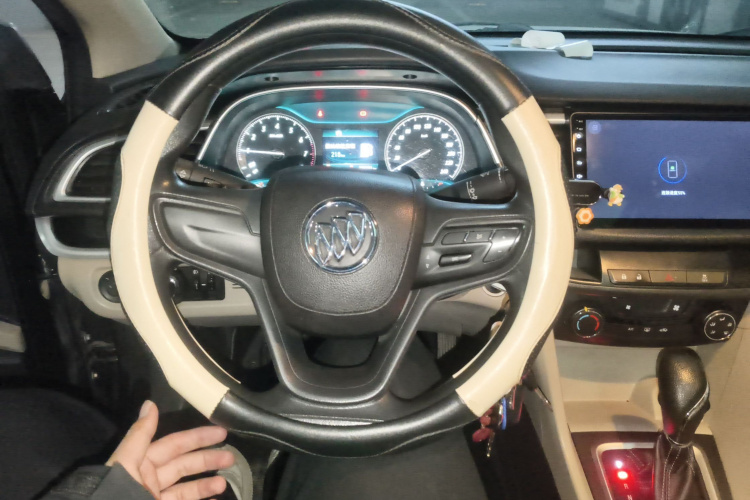 别克 英朗 2015款 15N 自动精英型中控内饰13