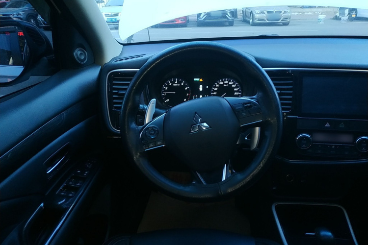 三菱 欧蓝德 2019款 2.4L 四驱致享版 7座 国V中控内饰13