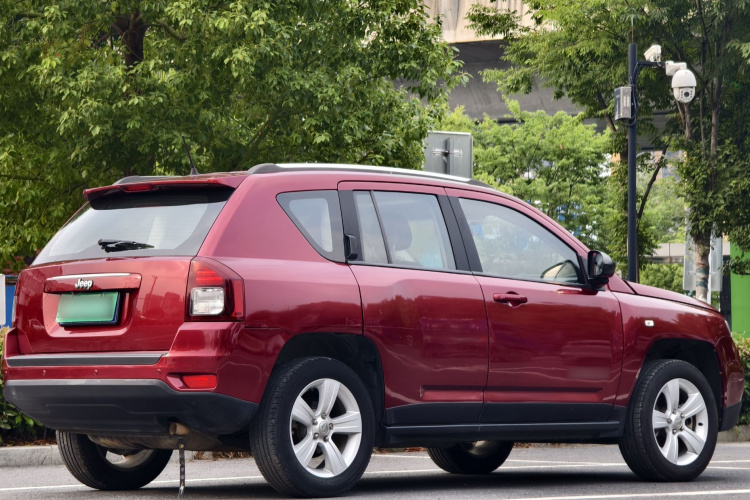 Jeep 指南者(进口) 2014款 改款 2.0L 两驱进取版车身外观6005