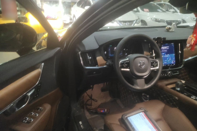沃尔沃S90 2023款 B5 智逸豪华版中控内饰20
