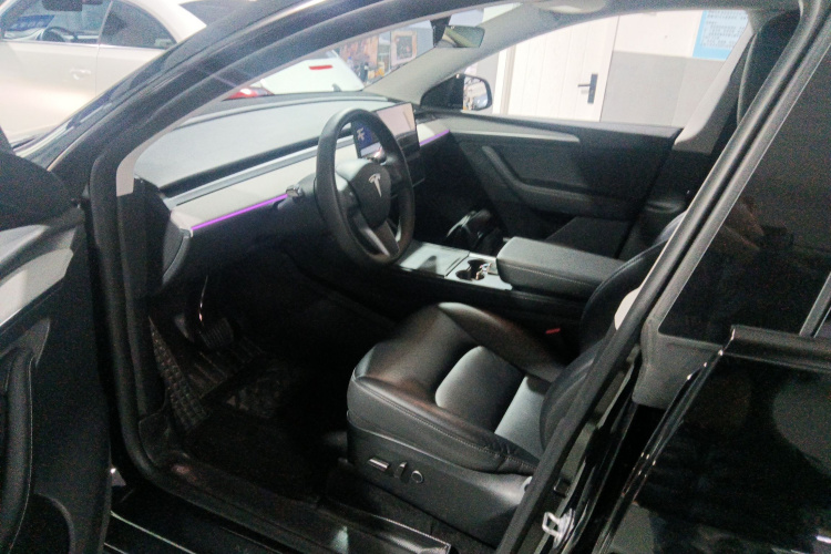 特斯拉 Model Y 2024款 后轮驱动版中控内饰19