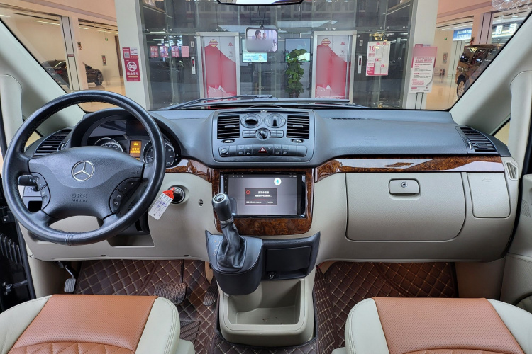 奔驰 唯雅诺 2013款 3.0L 舒适版中控内饰7002