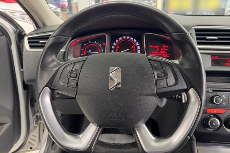 DS 5LS 2014款 1.8L 自动舒适版VTi140局部细节13