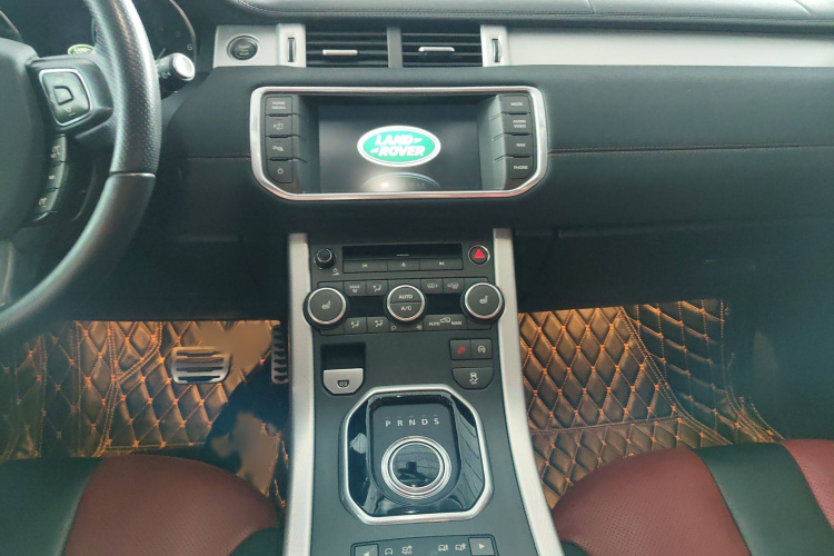 路虎 揽胜极光(进口) 2015款 2.0T 5门耀动版中控内饰7006