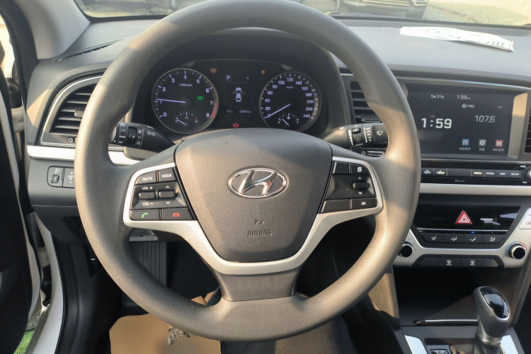 现代 领动 2016款 1.6L 自动智炫·精英型局部细节13