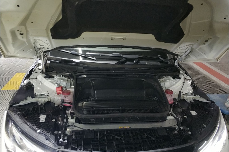 奔驰EQE 2022款 350 先锋版机舱底盘24