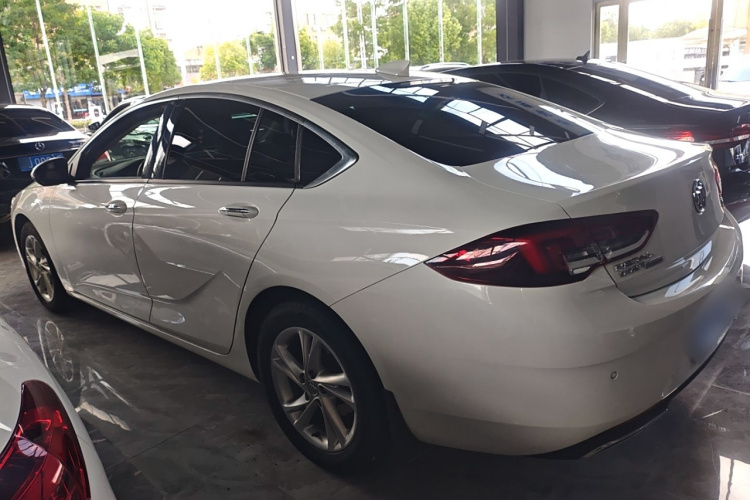 别克 君威 2020款 552T 豪华型车身外观4