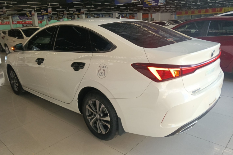 长安 逸动 2024款 PLUS 蓝鲸NE 1.4T GDI DCT高能版车身外观4