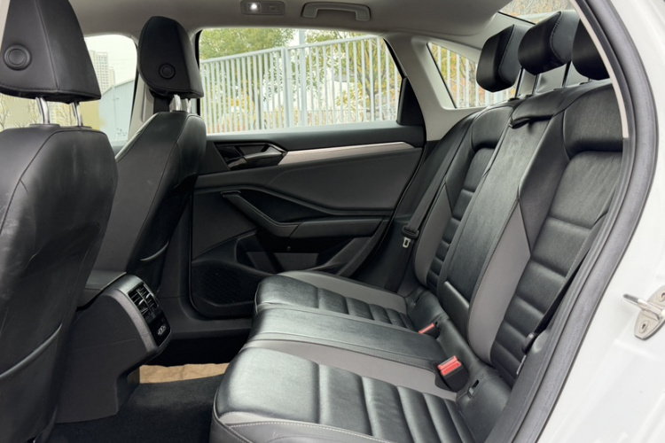 大众 速腾 2019款 200TSI DSG舒适型 国VI中控内饰7003