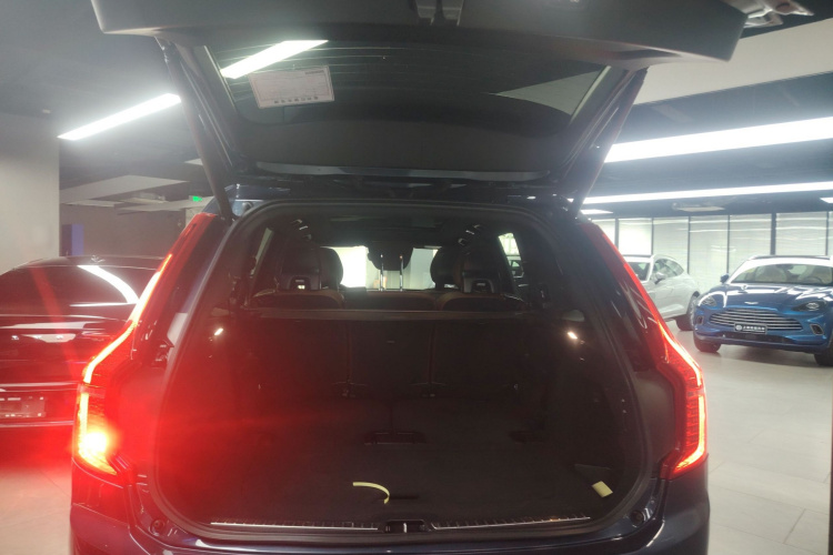 沃尔沃XC90 2021款 B6 智雅豪华版 7座机舱底盘23