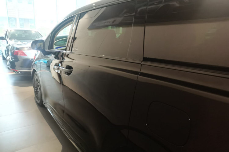 腾势D9 2024款 DM-i 980 四驱旗舰型车身外观4