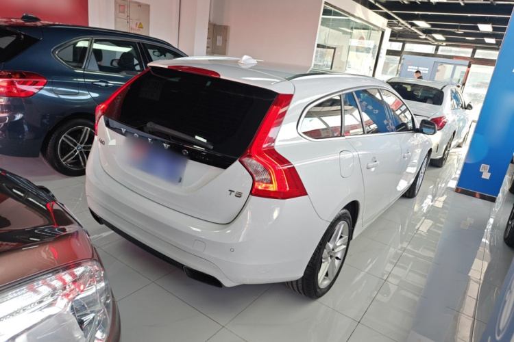 沃尔沃V60 2015款 T5 智雅版车身外观7