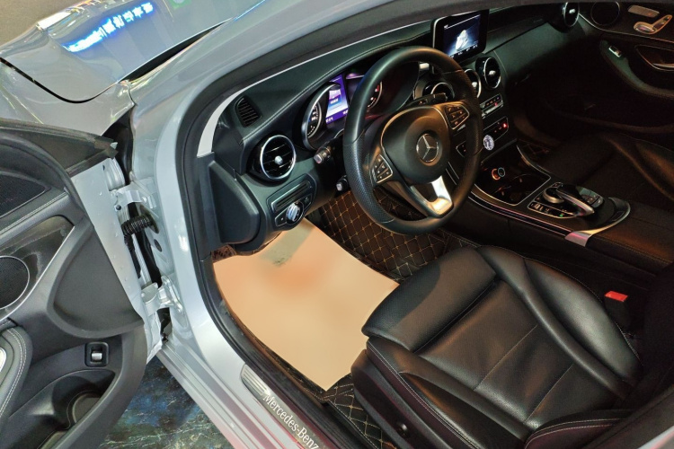 奔驰C级 2017款 C 200 L 运动版中控内饰7003