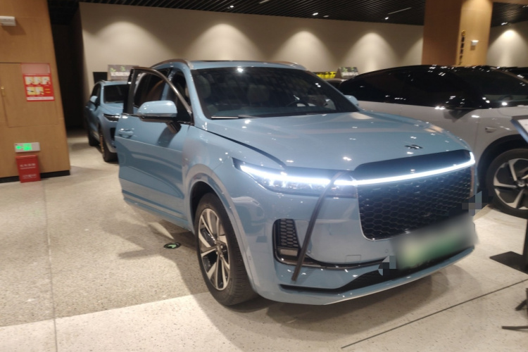 理想汽车 理想ONE 2021款 增程6座版车身外观3