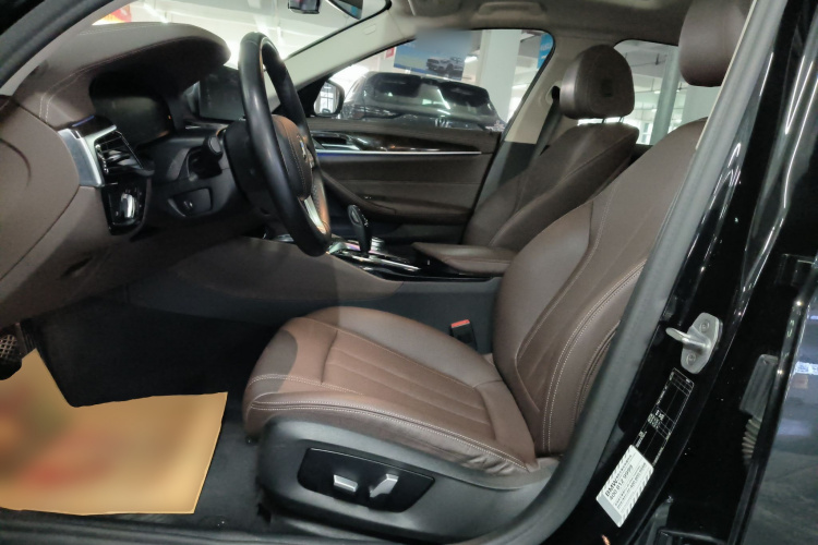 宝马5系 2020款 525Li 豪华套装中控内饰19