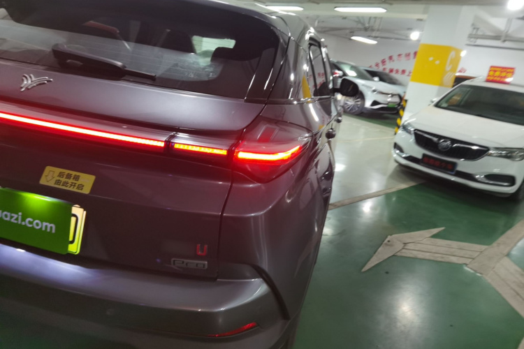 哪吒汽车 哪吒U 2021款 Pro 400 巡航版车身外观9