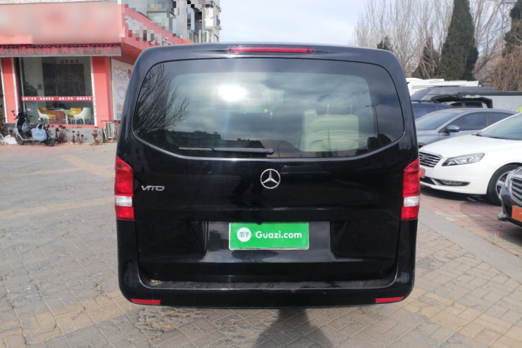 奔驰 威霆 2021款 2.0T 精英版 7座车身外观6