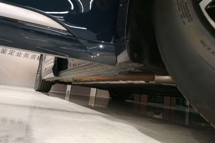 腾势D9 2024款 DM-i 980 四驱尊荣型局部细节9001