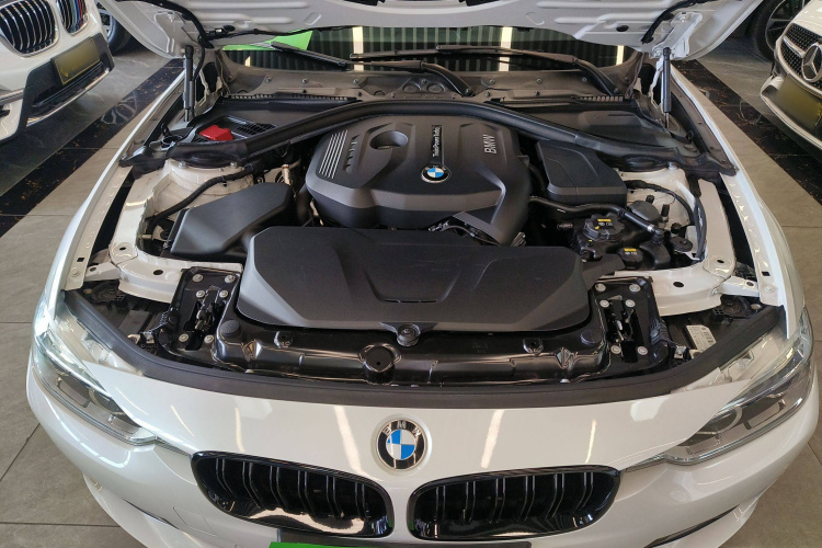 宝马3系 2019款 320Li 时尚型机舱底盘24