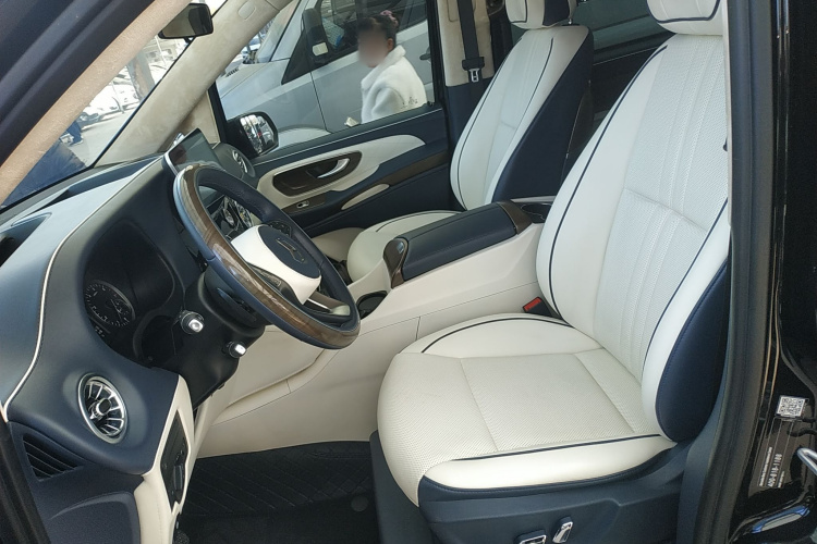 奔驰 威霆 2021款 2.0T 商务版 7座局部细节19