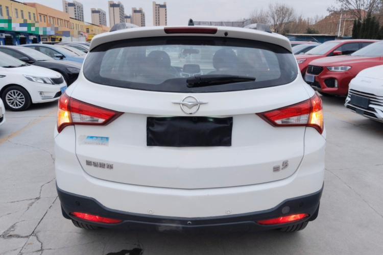 海马S5 2015款 1.5T CVT豪华型车身外观6