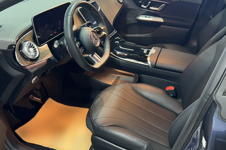 奔驰EQE 2022款 350 先锋版中控内饰7001