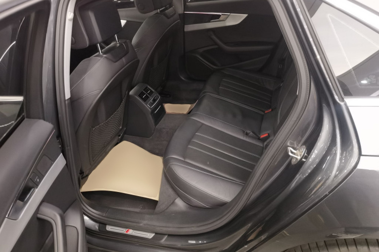 奥迪A4L 2020款 40 TFSI 豪华动感型中控内饰21