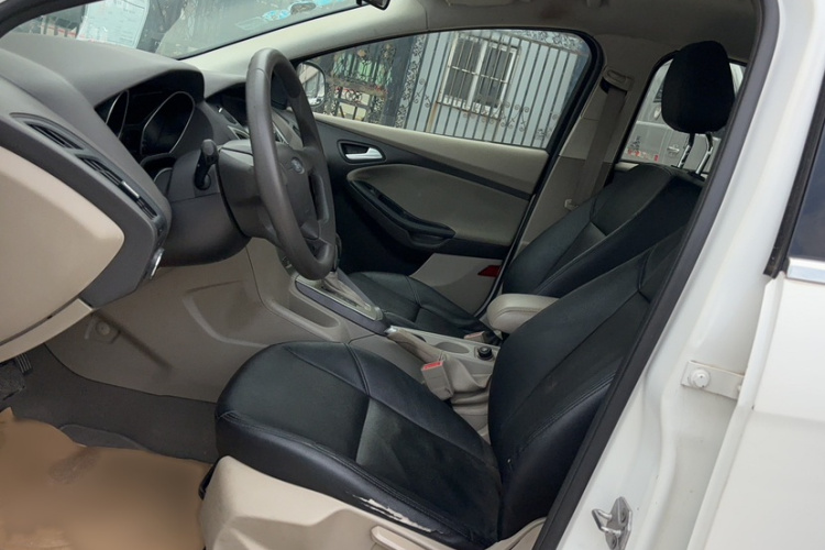 福特 福克斯 2012款 三厢 1.6L 自动舒适型局部细节19