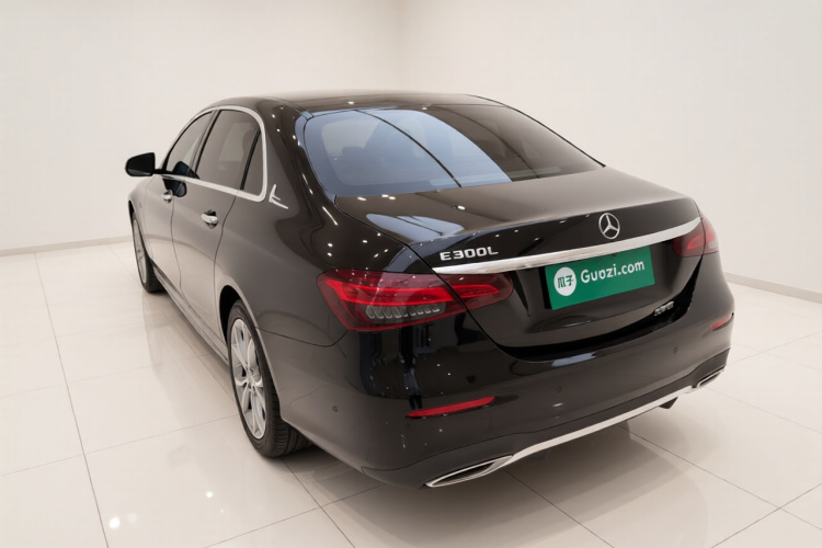 奔驰E级 2021款 改款 E 300 L 运动时尚型车身外观5