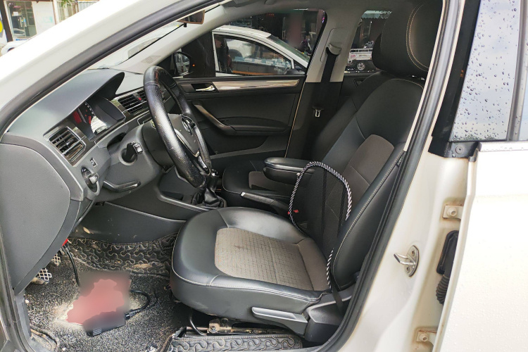 大众 桑塔纳 2016款 1.6L 手动舒适版中控内饰19