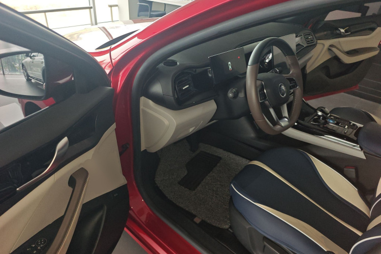 比亚迪 秦PLUS 2023款 冠军版 DM-i 55KM领先型中控内饰20