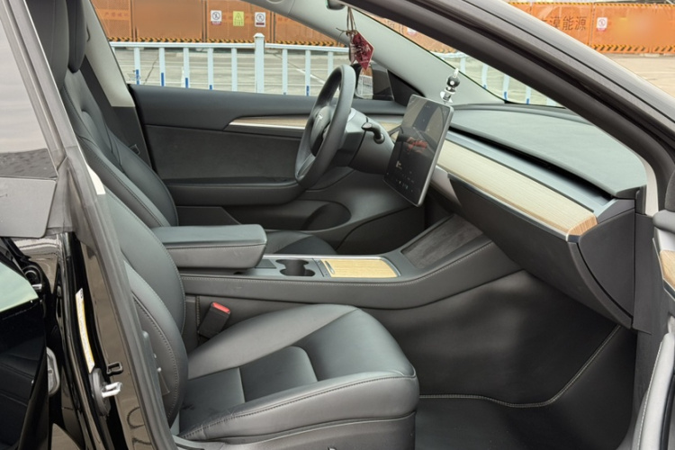 特斯拉 Model 3 2022款 后轮驱动版中控内饰7001