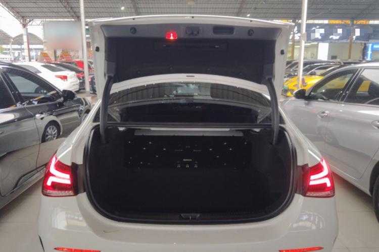 奔驰A级 2021款 A 200 L 运动轿车动感型机舱底盘23