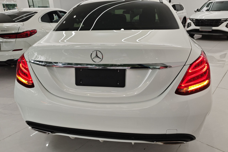 奔驰C级 2017款 C 180 L 运动版车身外观6