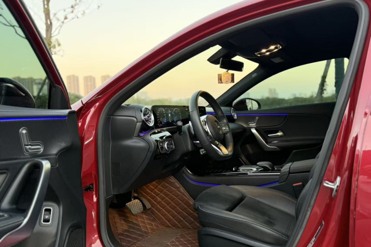 奔驰A级 2020款 改款 A 200 L 运动轿车时尚型中控内饰7006