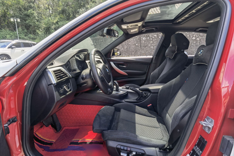 宝马3系 2017款 320i M运动型中控内饰7008