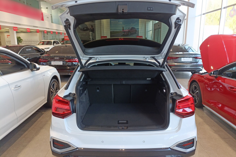 奥迪Q2L 2023款 35TFSI 时尚致雅型机舱底盘23