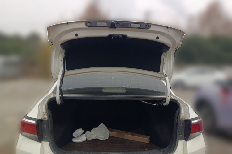 启辰D60 2018款 1.6L 手动智联精英版中控内饰23