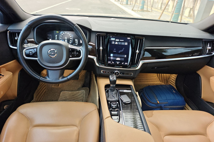 沃尔沃S90 2018款 T4 智远版中控内饰12