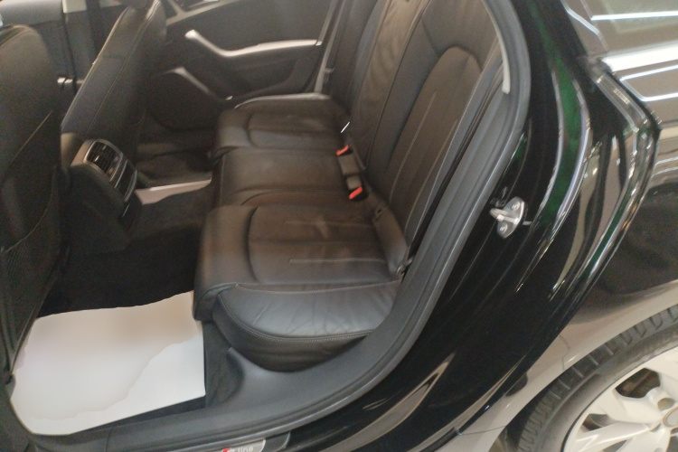 奥迪A6L 2018款 30周年年型 35 TFSI 时尚型中控内饰7004