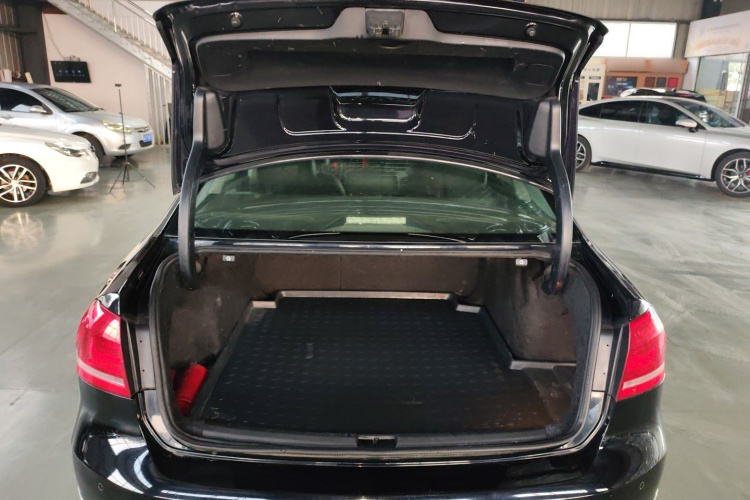 大众 帕萨特 2015款 1.8TSI DSG尊荣版机舱底盘23