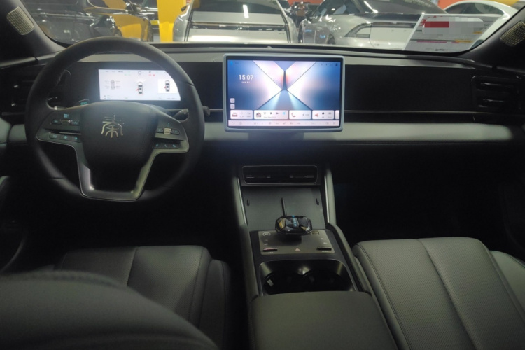 比亚迪 秦L 2025款 DM-i 智驾版 120KM领先型中控内饰7002