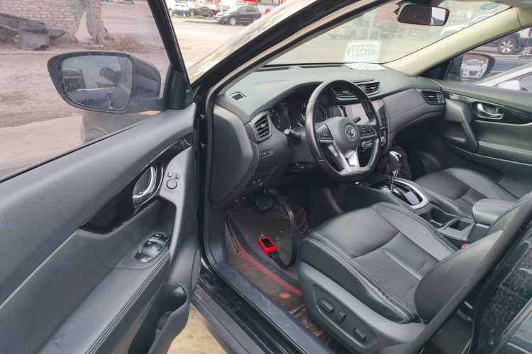 日产 奇骏 2020款 2.0L XL ITS CVT 2WD智联舒适版中控内饰20