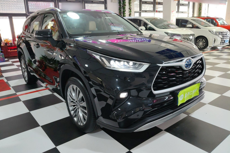 丰田 汉兰达 2022款 双擎 2.5L 四驱尊贵版 7座车身外观3
