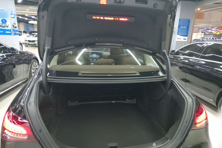 奔驰E级 2021款 E 300 L 时尚型机舱底盘23