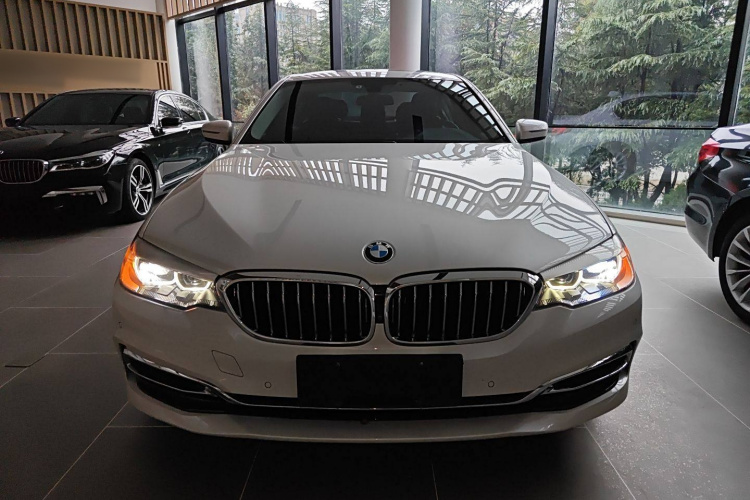 宝马5系 2019款 改款 525Li 豪华套装车身外观6001