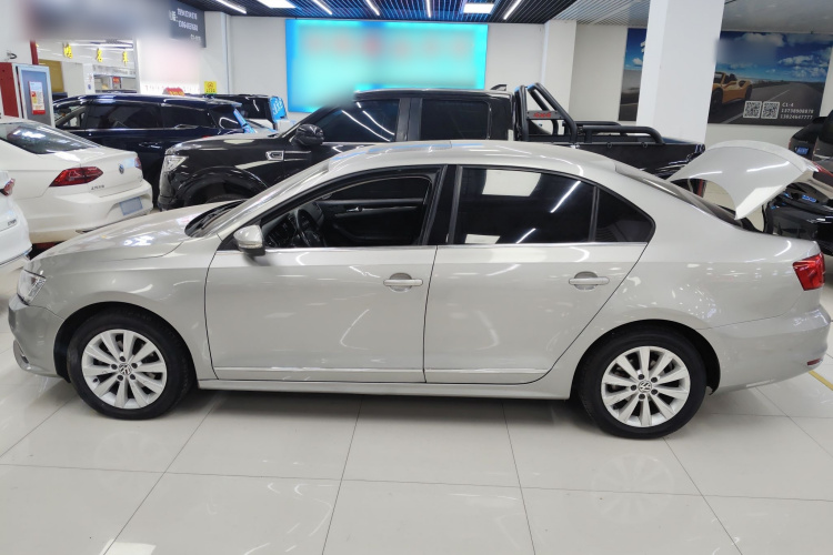 大众 速腾 2015款 1.6L 自动舒适型车身外观4