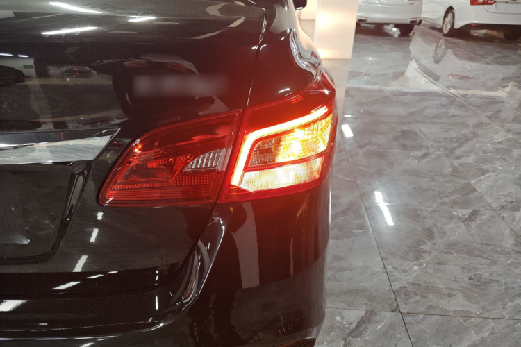 日产 轩逸 2022款 经典 1.6XL CVT豪华版车身外观9