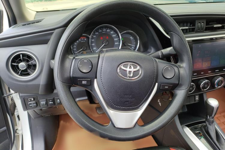 丰田 雷凌 2017款 改款 185T CVT精英版 国VI中控内饰13